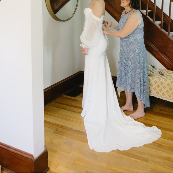 MIKAELLA Wedding dress with added removable sleeves - Picture 4 of 9